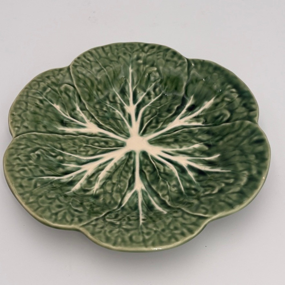 Bordallo Pinheiro Cabbage Leaf 9.25 Inch Luncheon Plate Green Vintage Crazing - Picture 2 of 10